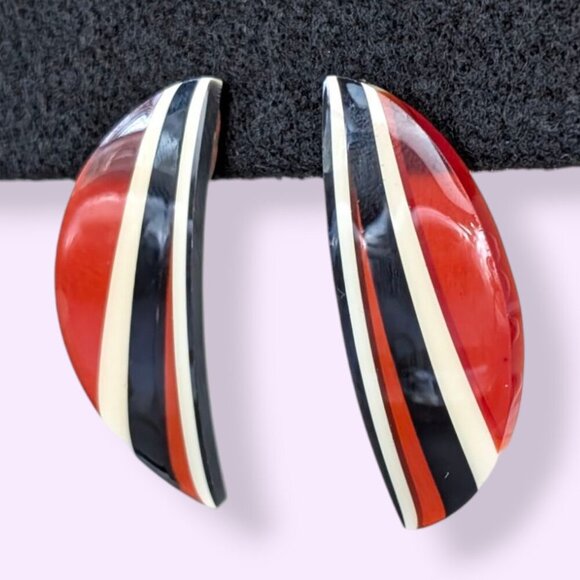 (2/$20) Vintage Striped Curve Earrings - Picture 2 of 5